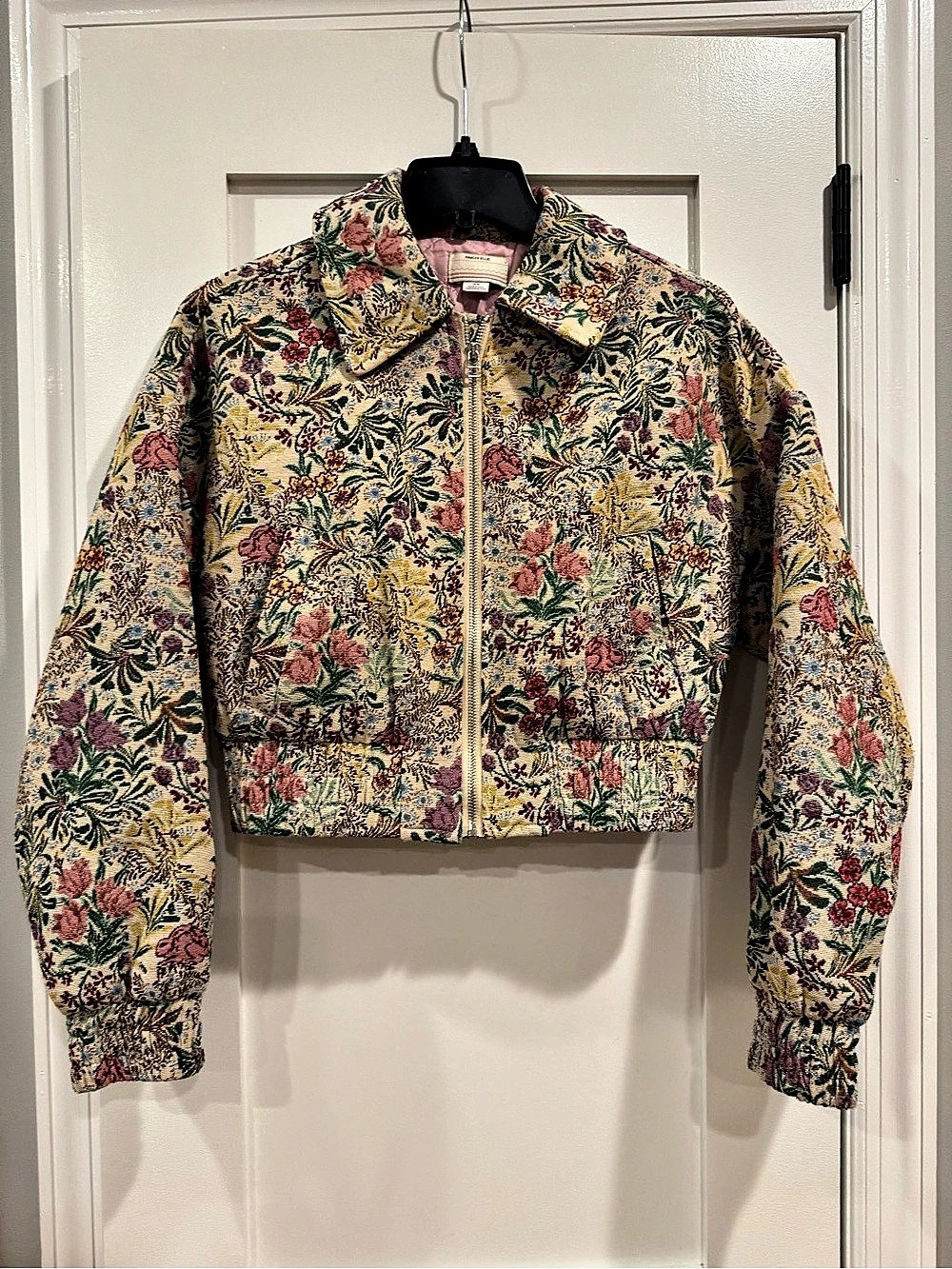Kimchi Blue Evelyn Floral Tapestry Cropped Bomber Jacket Multicolor Size M